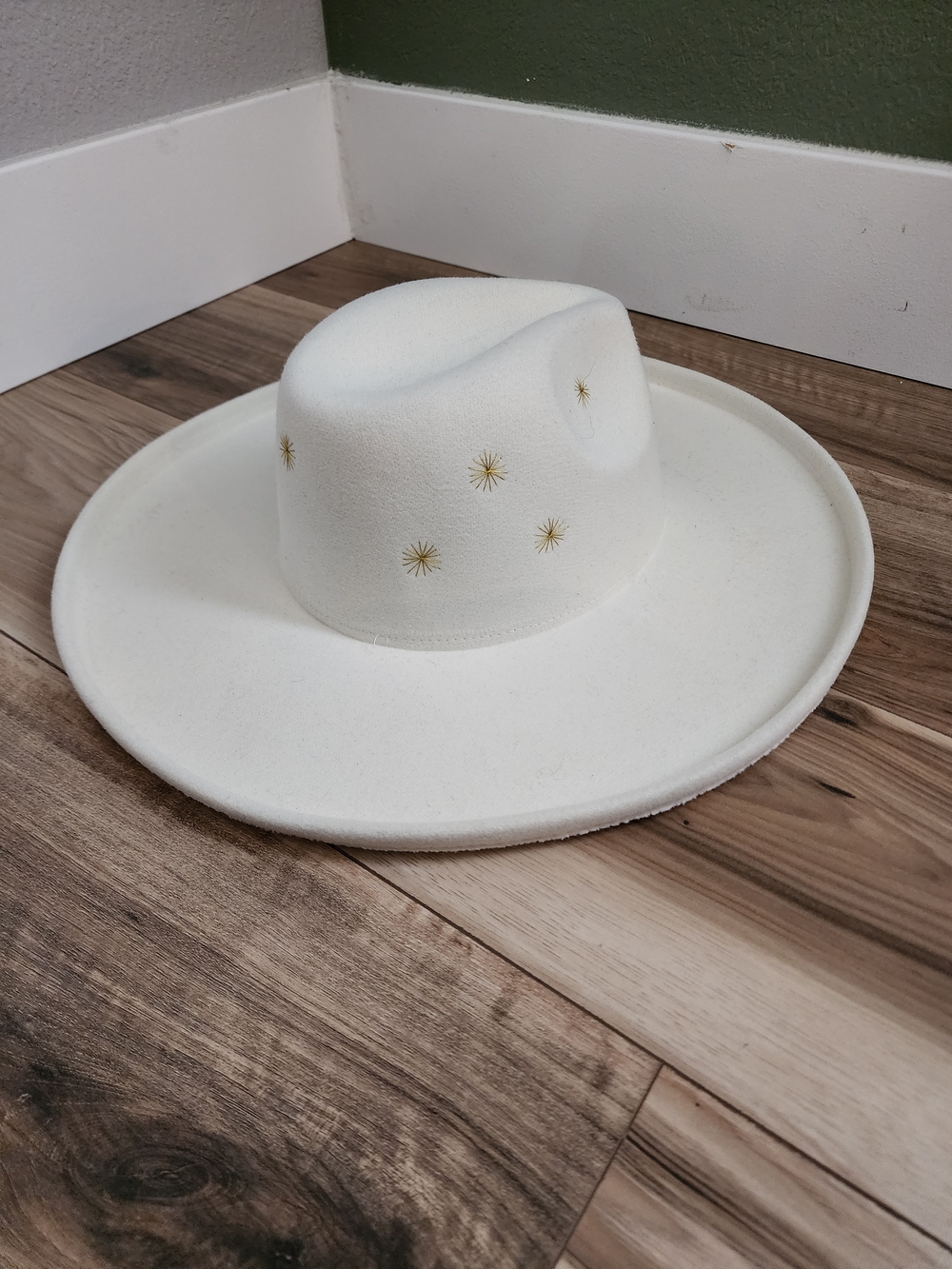 NWT Anna & Ava Ivory Cowboy Hat Gold Starburst Western Wide Brim S/M